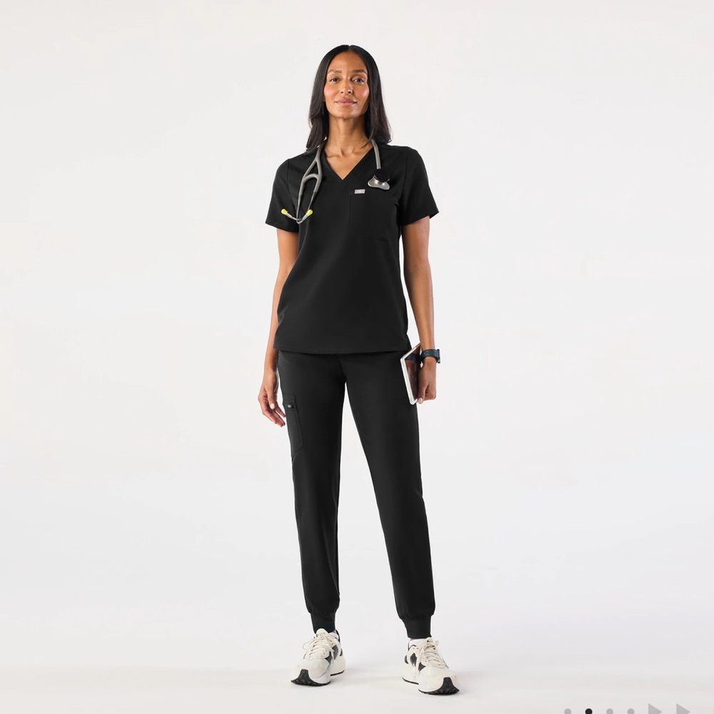Black Women's Medical Scrub Set - Classic Fit